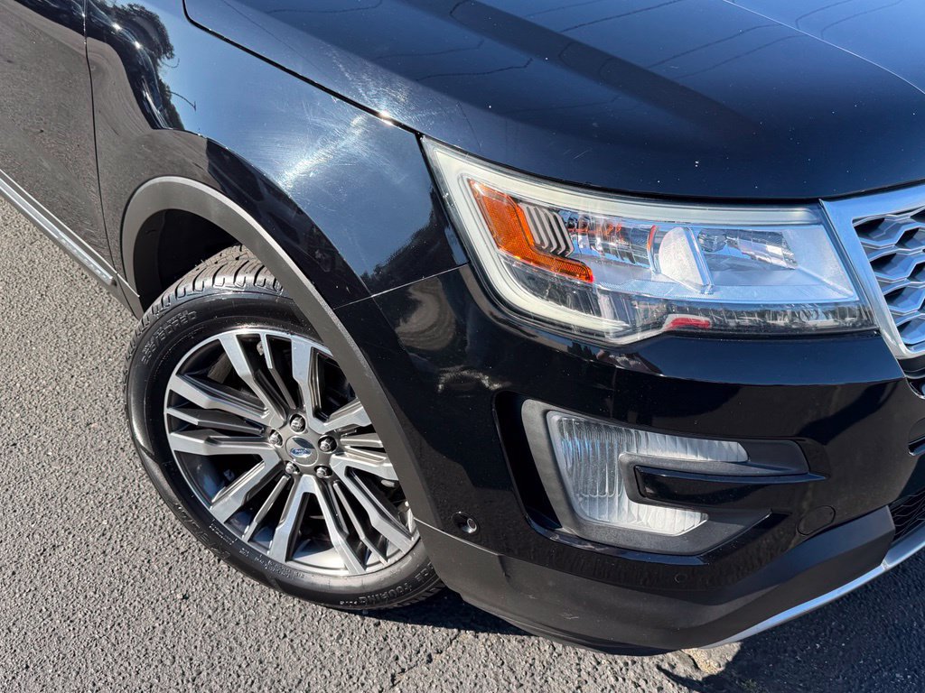 Used 2017 Ford Explorer Platinum AWD/4WD image 2