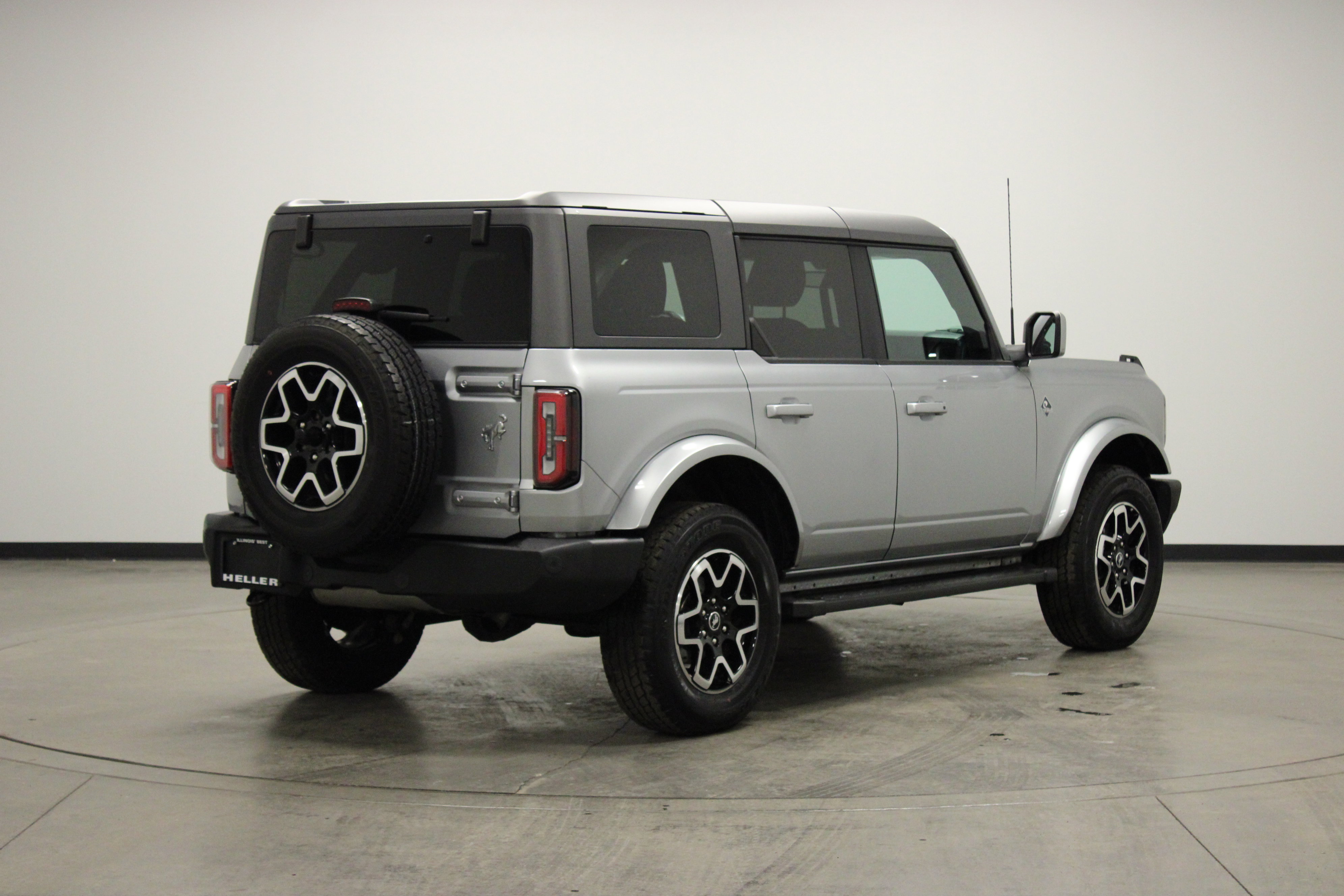 Used 2022 Ford Bronco Outer Banks image 8