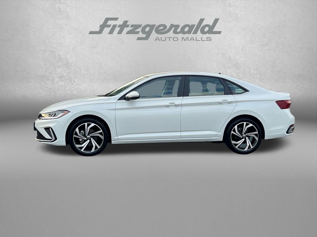 Used 2025 Volkswagen Jetta SEL FWD image 4