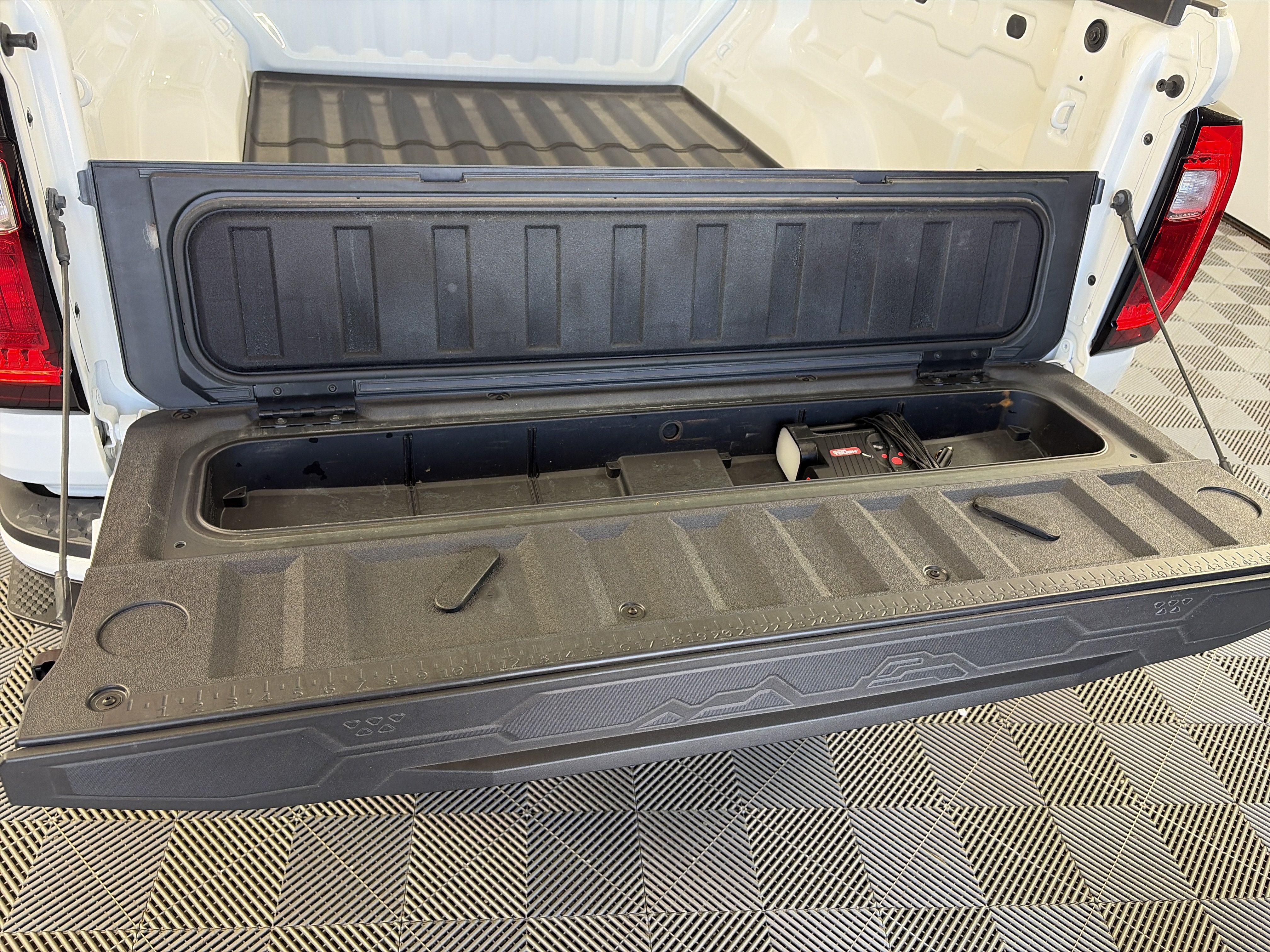 Used 2025 GMC Canyon AT4 AWD/4WD image 14