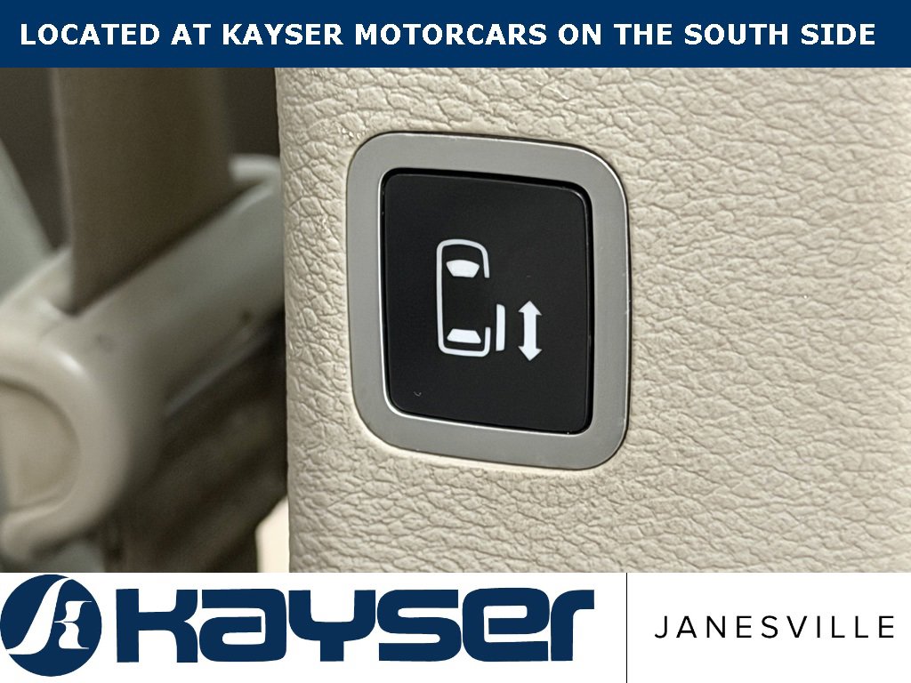 Used 2017 Chrysler Pacifica Touring image 18