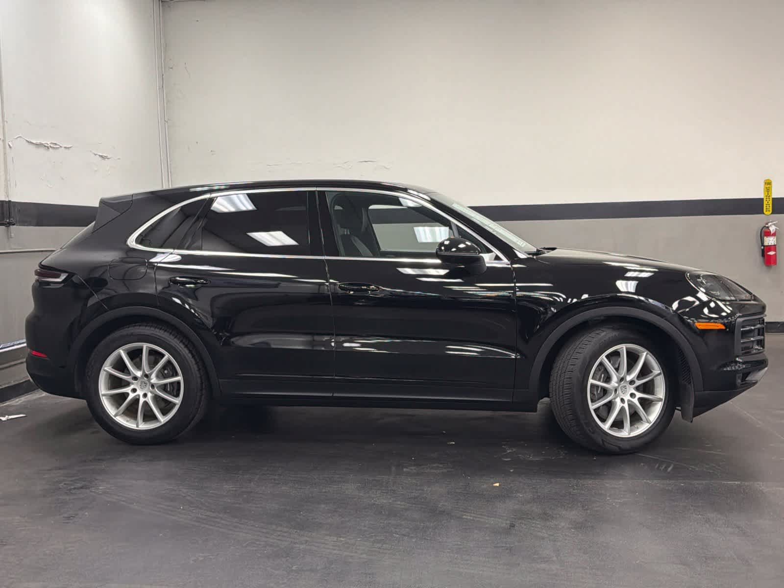 Used 2024 Porsche Cayenne AWD/4WD image 7