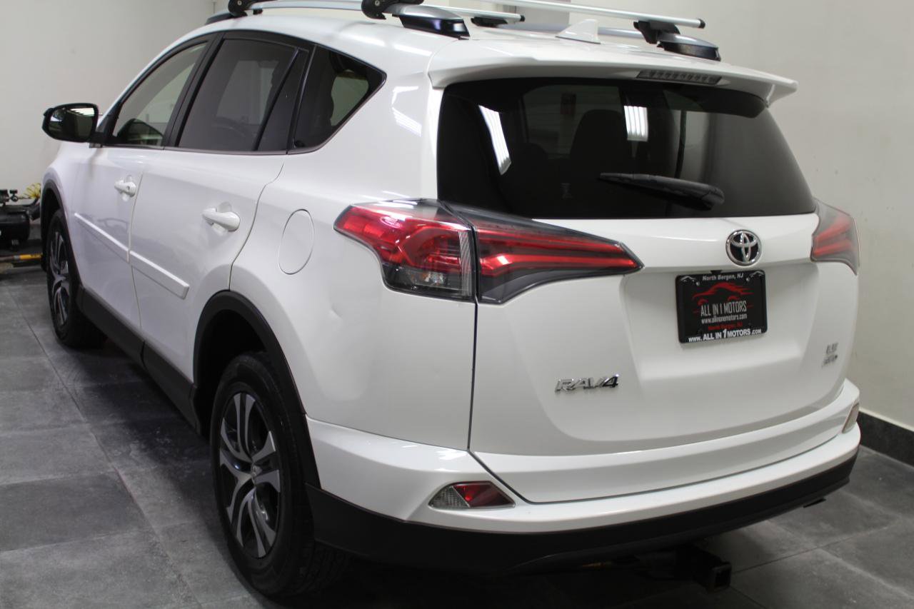 Used 2017 Toyota RAV4 LE image 4