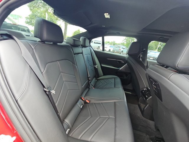 Used 2025 BMW i5 eDrive40i w/ M Sport Package RWD image 17