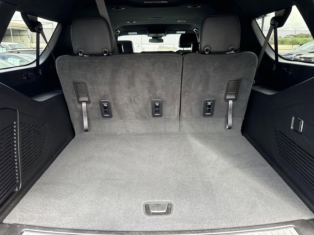 Used 2025 Chevrolet Suburban Z71 image 22