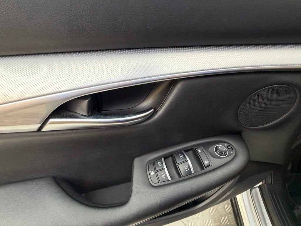 Used 2019 INFINITI QX50 Luxe w/ Navigation Package AWD/4WD image 29