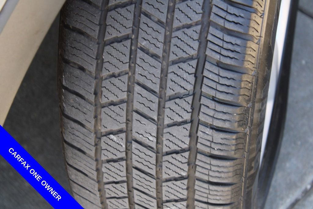 Used 2016 Ford Explorer XLT w/ Equipment Group 202A image 14