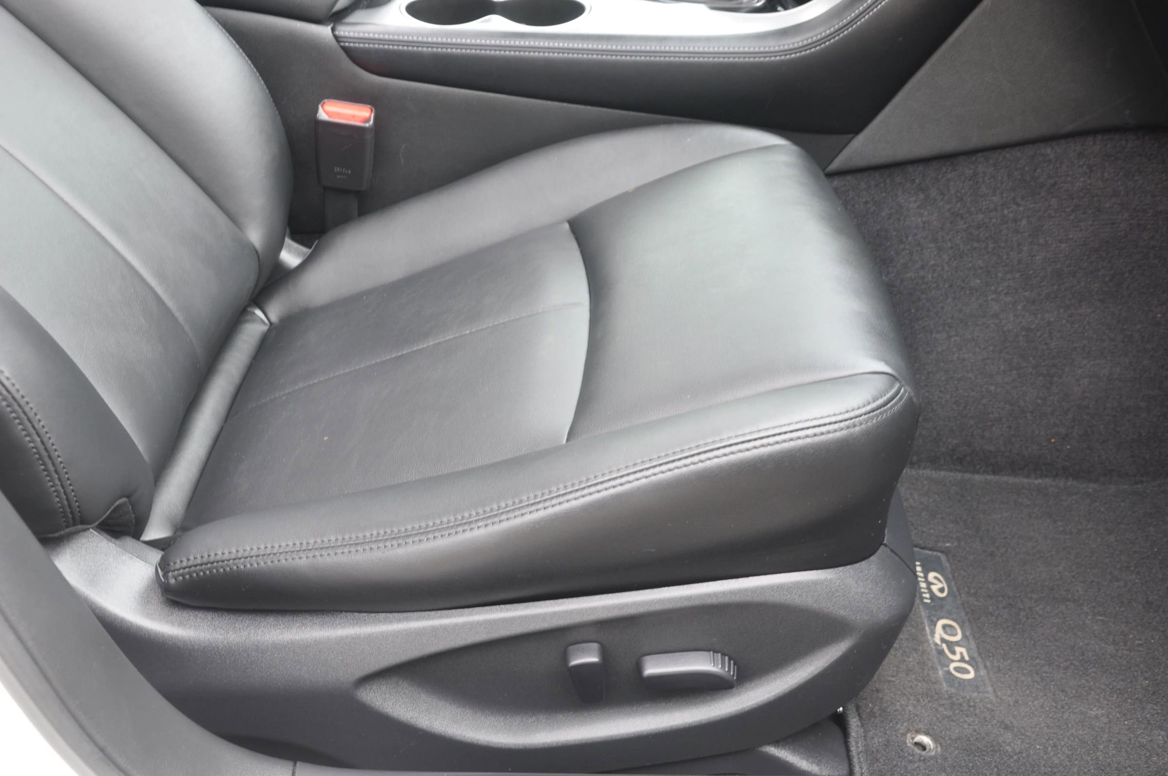 Used 2014 INFINITI Q50 Premium w/ Navigation Package image 36