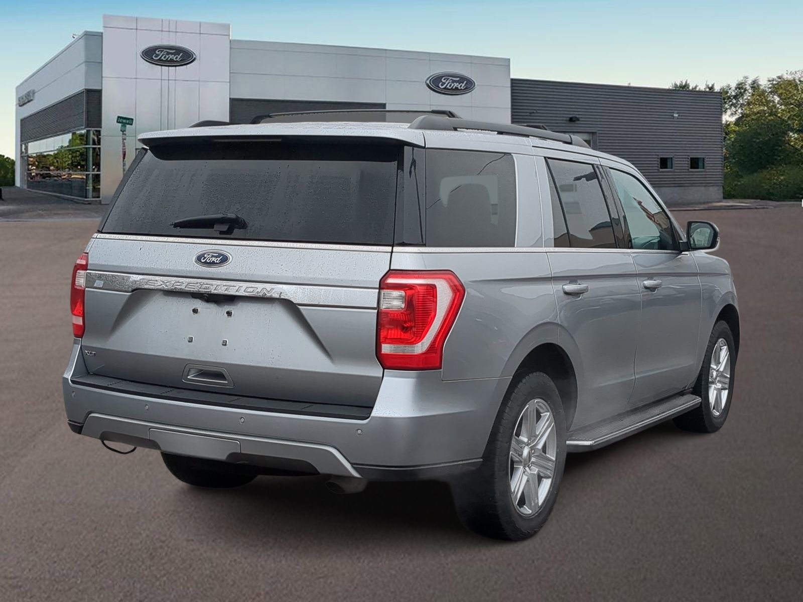 Used 2020 Ford Expedition XLT w/ Equipment Group 202A image 11