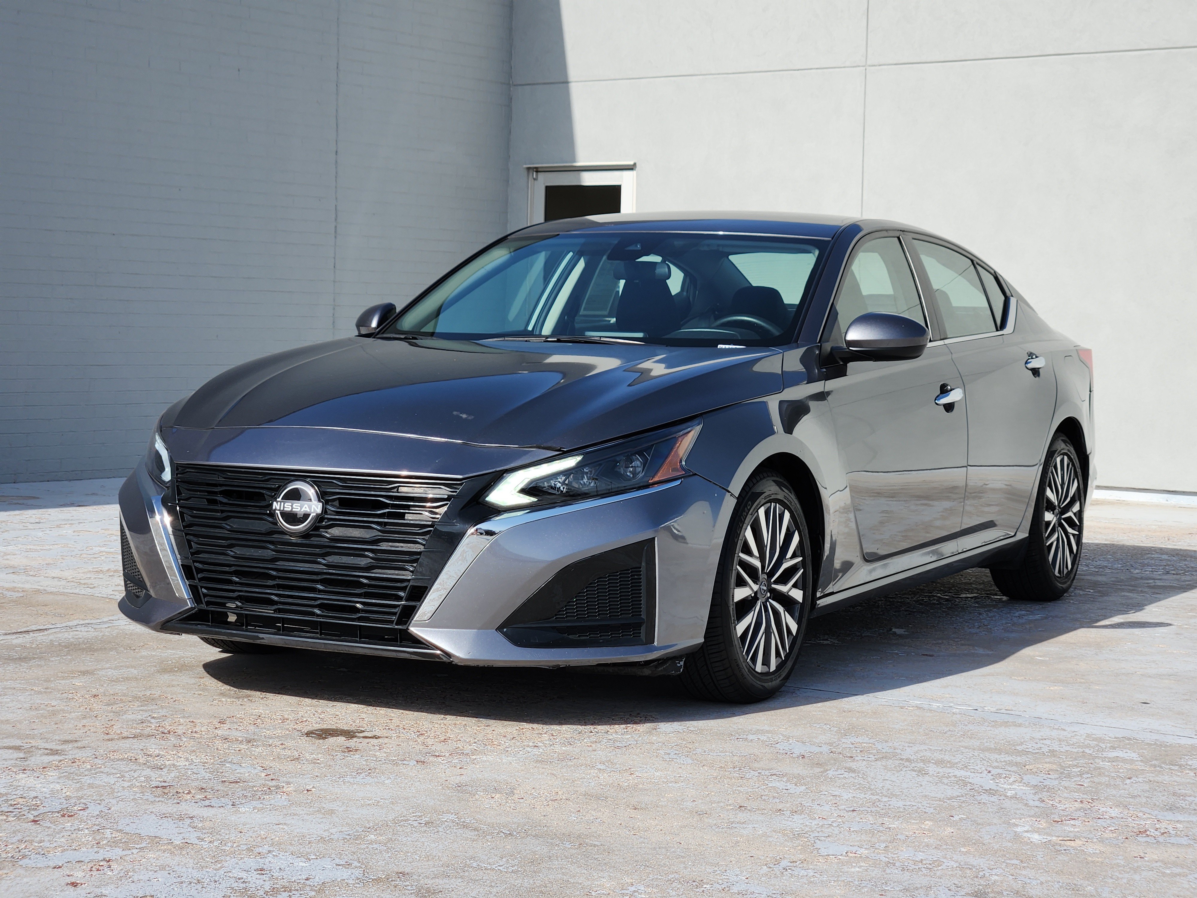 Used 2023 Nissan Altima 2.5 SV FWD image 4