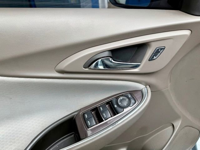 Used 2017 Chevrolet Malibu LT w/ Driver Confidence Package FWD image 24