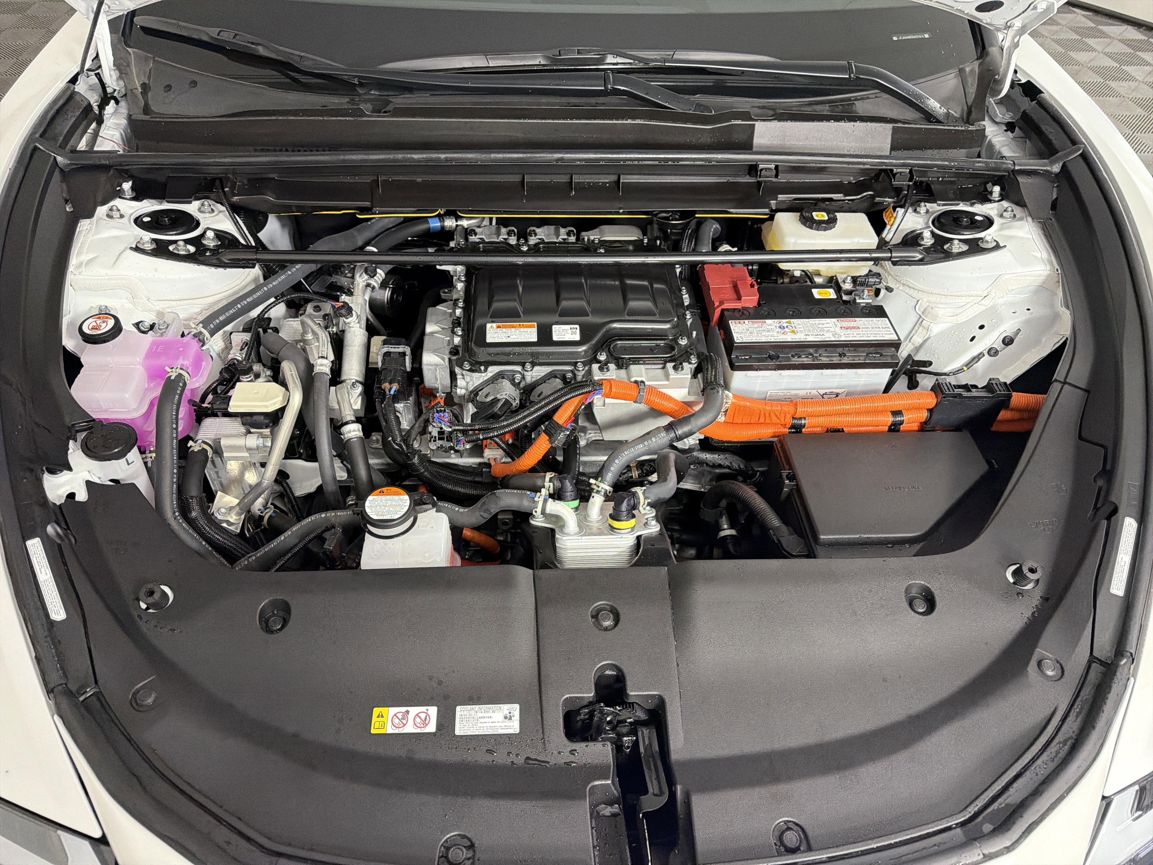 Used 2025 Lexus RZ 450e w/ Accessory Package (Z2) image 6