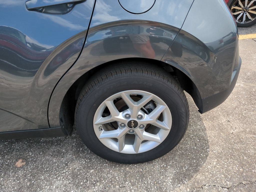 Certified 2025 Kia Soul LX w/ LX Technology Package FWD image 18