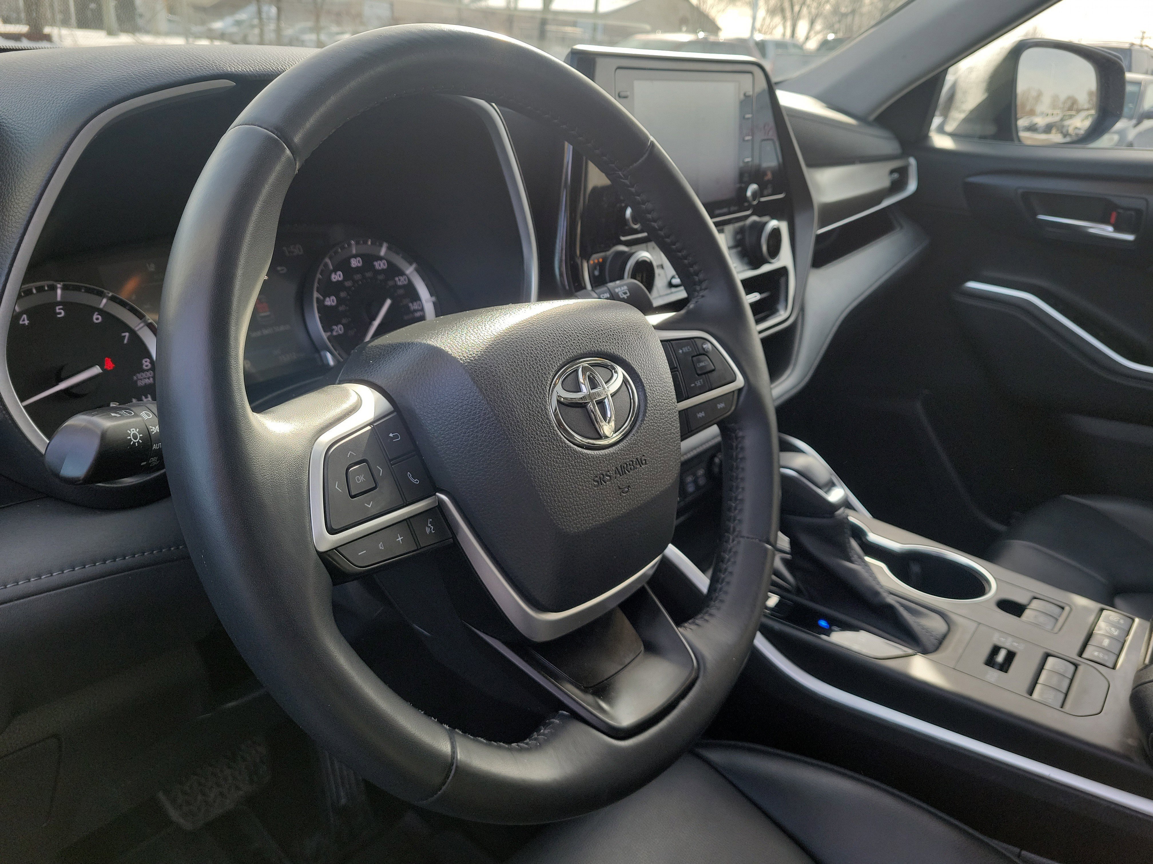 Used 2022 Toyota Highlander XLE image 14