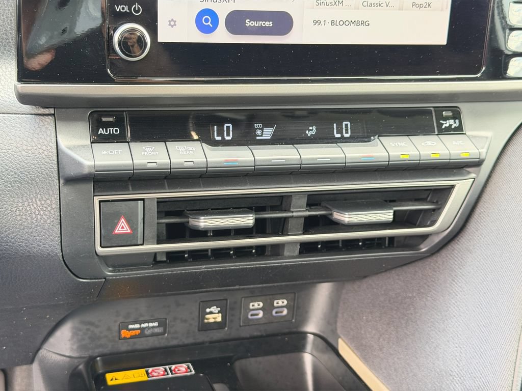 Used 2025 Toyota Camry LE FWD image 22