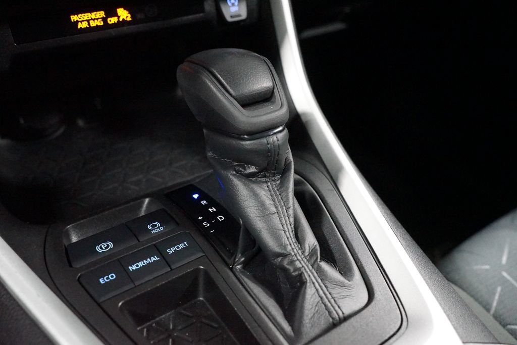 Used 2022 Toyota RAV4 XLE w/ Convenience Package FWD image 20
