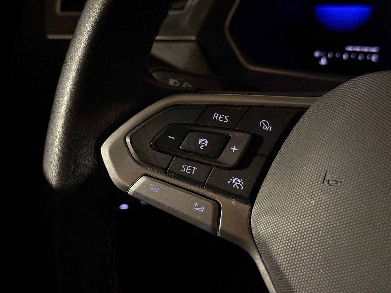 Used 2023 Volkswagen Tiguan SE image 14