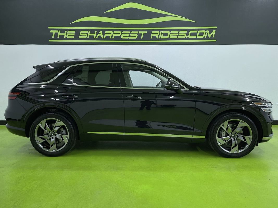 Used 2023 Genesis Electrified GV70 image 11