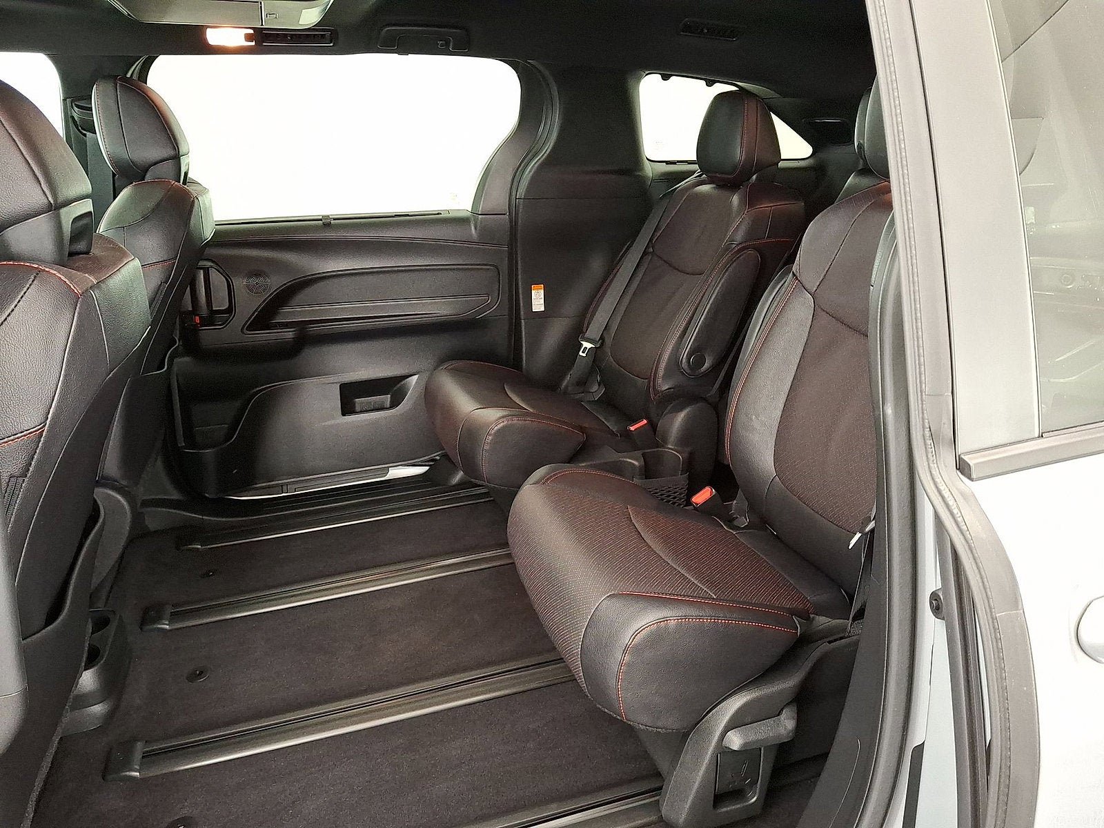 Used 2025 Toyota Sienna XSE w/ XSE Premium Package AWD/4WD image 20