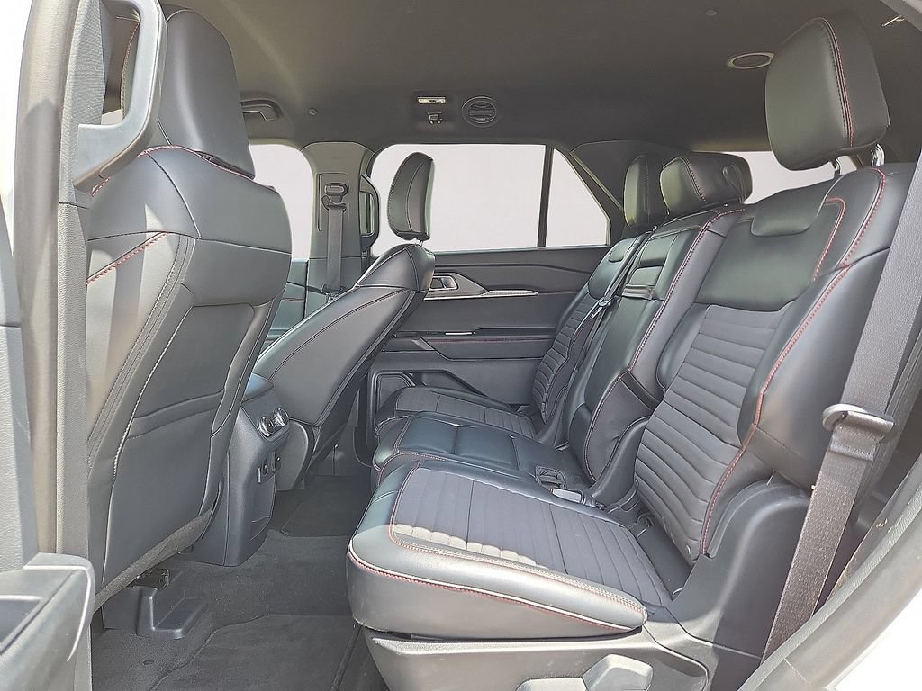 Used 2025 Ford Explorer ST-Line w/ ST-Line Street Pack AWD/4WD image 16