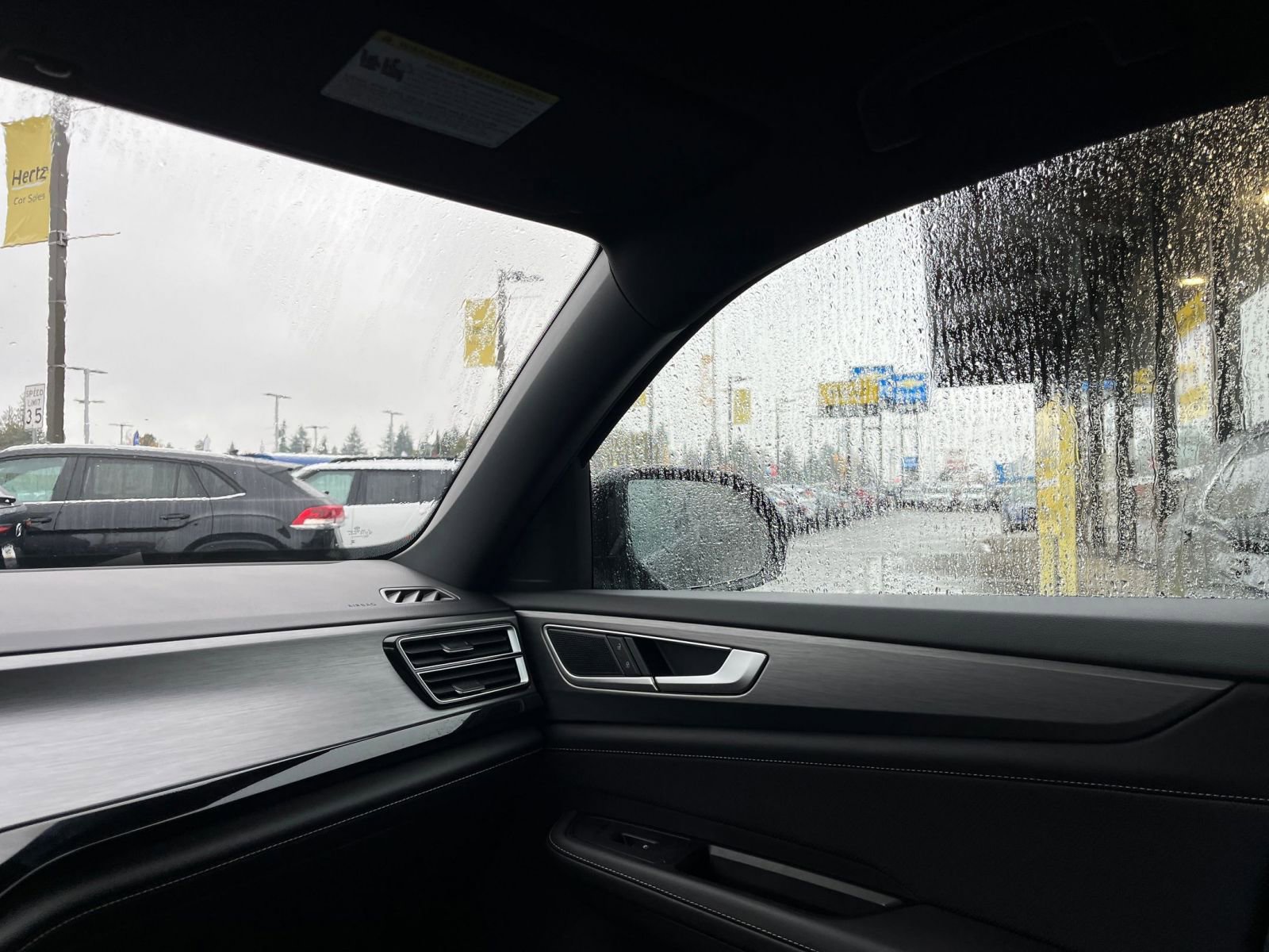 Used 2025 Volkswagen Atlas Cross Sport SE image 35