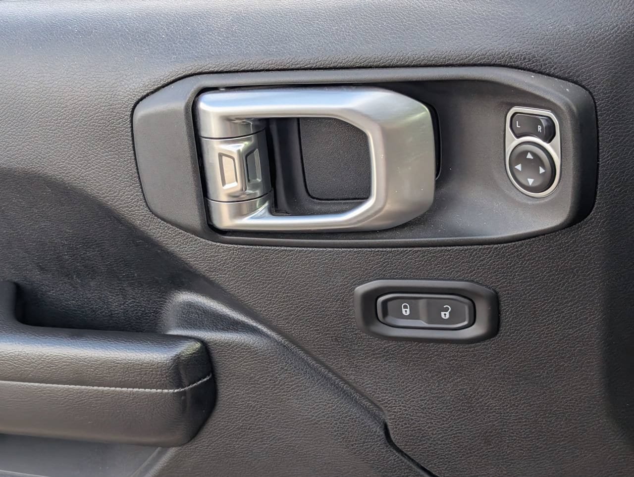 Used 2019 Jeep Wrangler Unlimited Sport AWD/4WD image 25