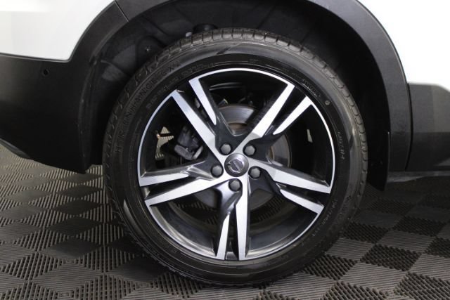 Used 2019 Volvo XC40 T4 R-Design FWD image 5