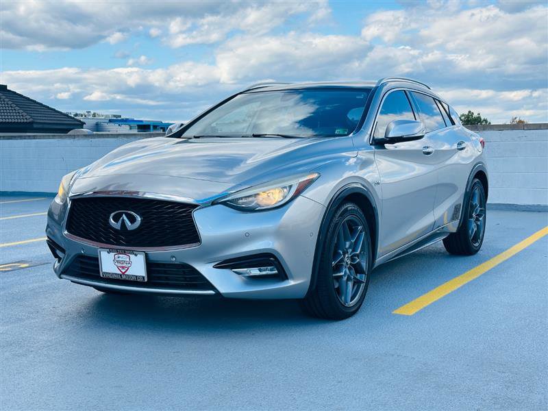 Used 2017 INFINITI QX30 Premium w/ Navigation Package image 3