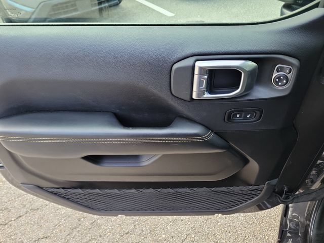 Used 2025 Jeep Wrangler Unlimited Sahara AWD/4WD image 15