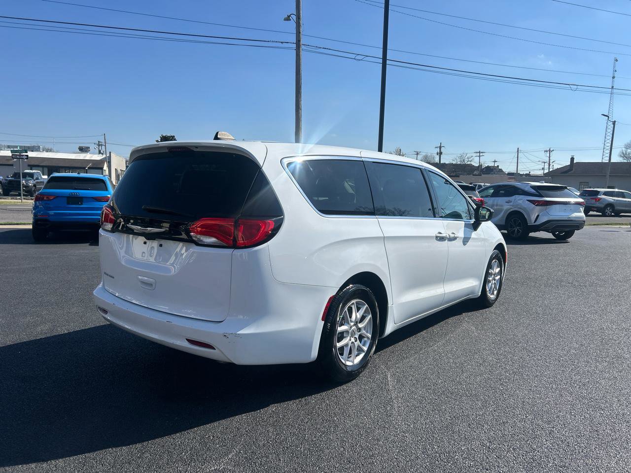 Used 2024 Chrysler Voyager LX image 5