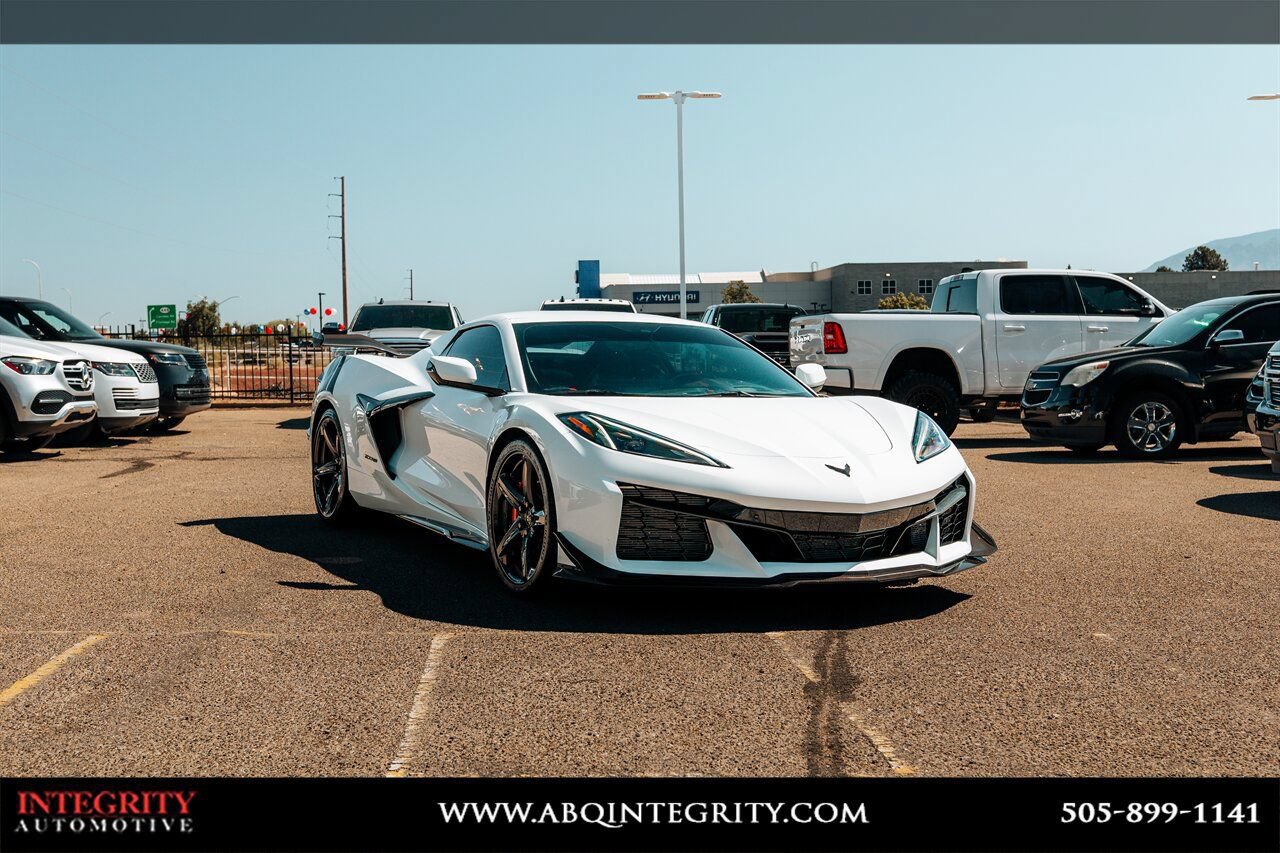 Used 2023 Chevrolet Corvette Z06 w/ Z07 Performance Package RWD image 1