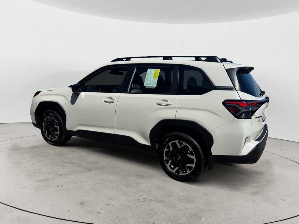 Used 2025 Subaru Forester AWD/4WD image 3