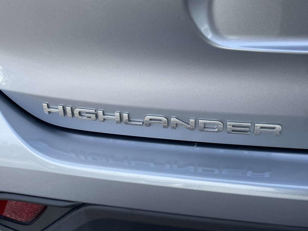 Used 2024 Toyota Highlander LE image 9
