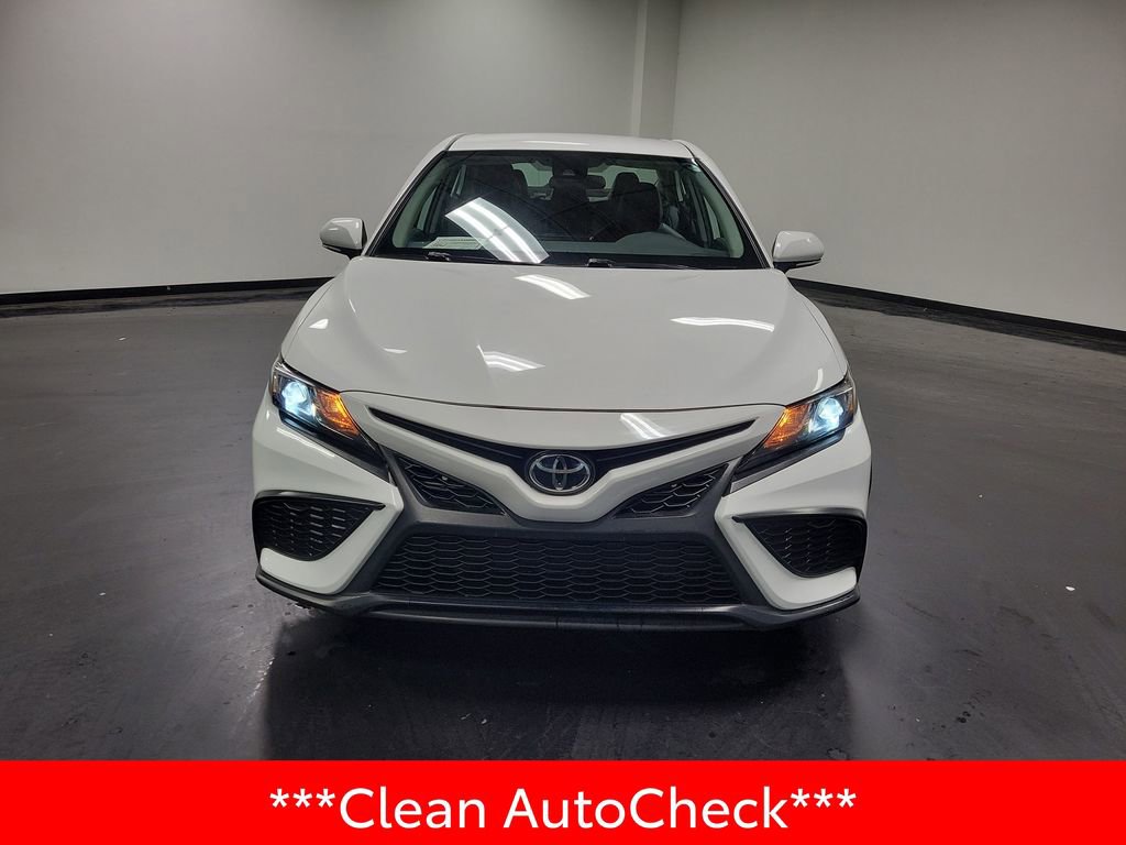 Used 2023 Toyota Camry SE FWD image 3