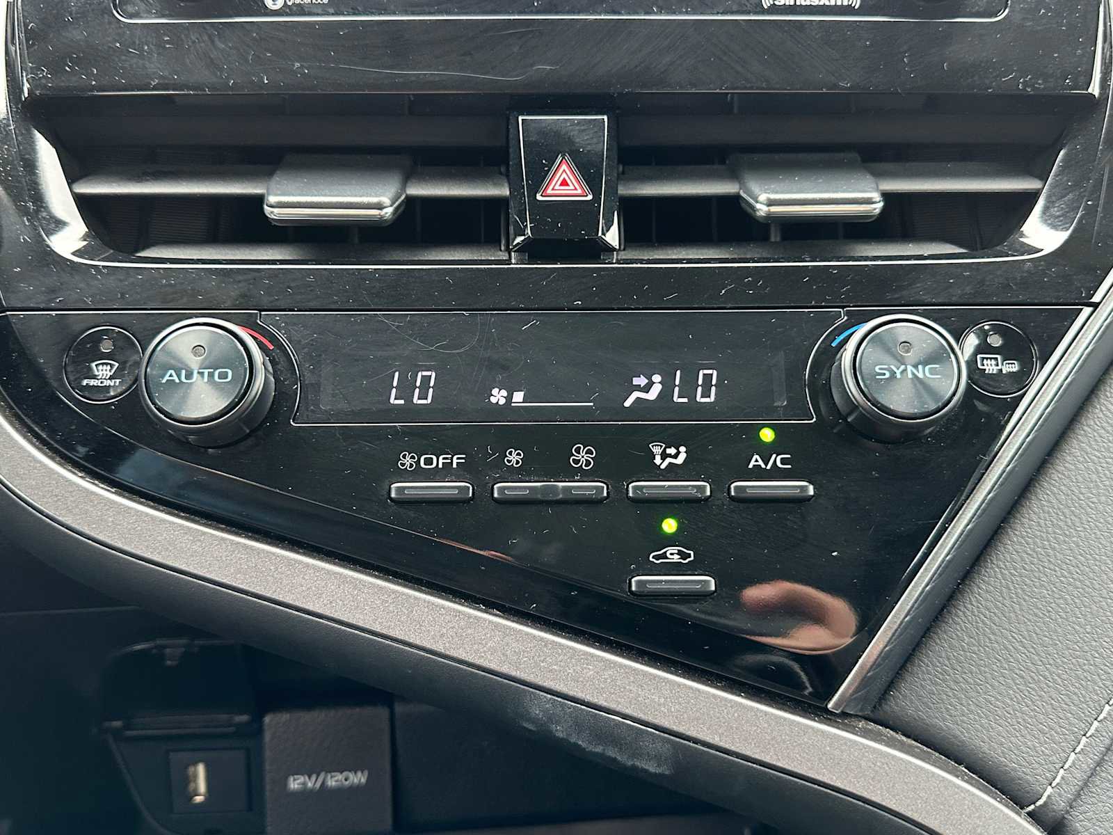 Used 2024 Toyota Camry SE image 27