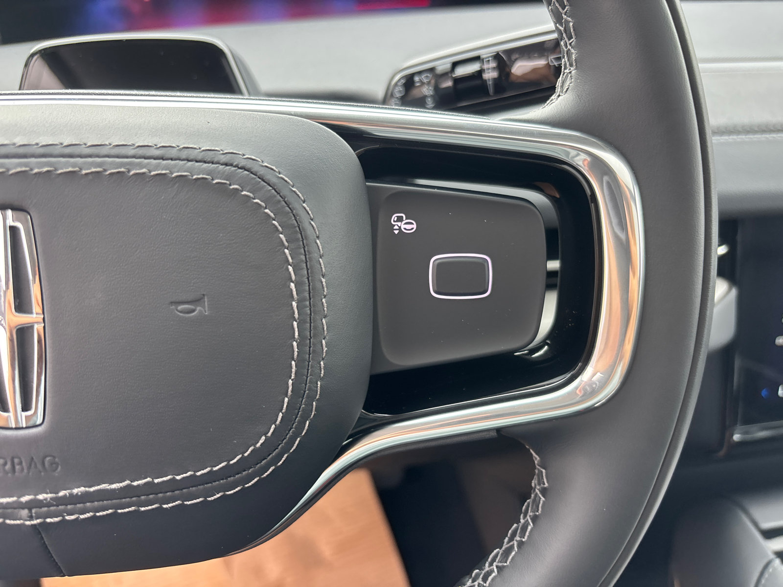New 2026 Lincoln Navigator Reserve AWD/4WD image 17
