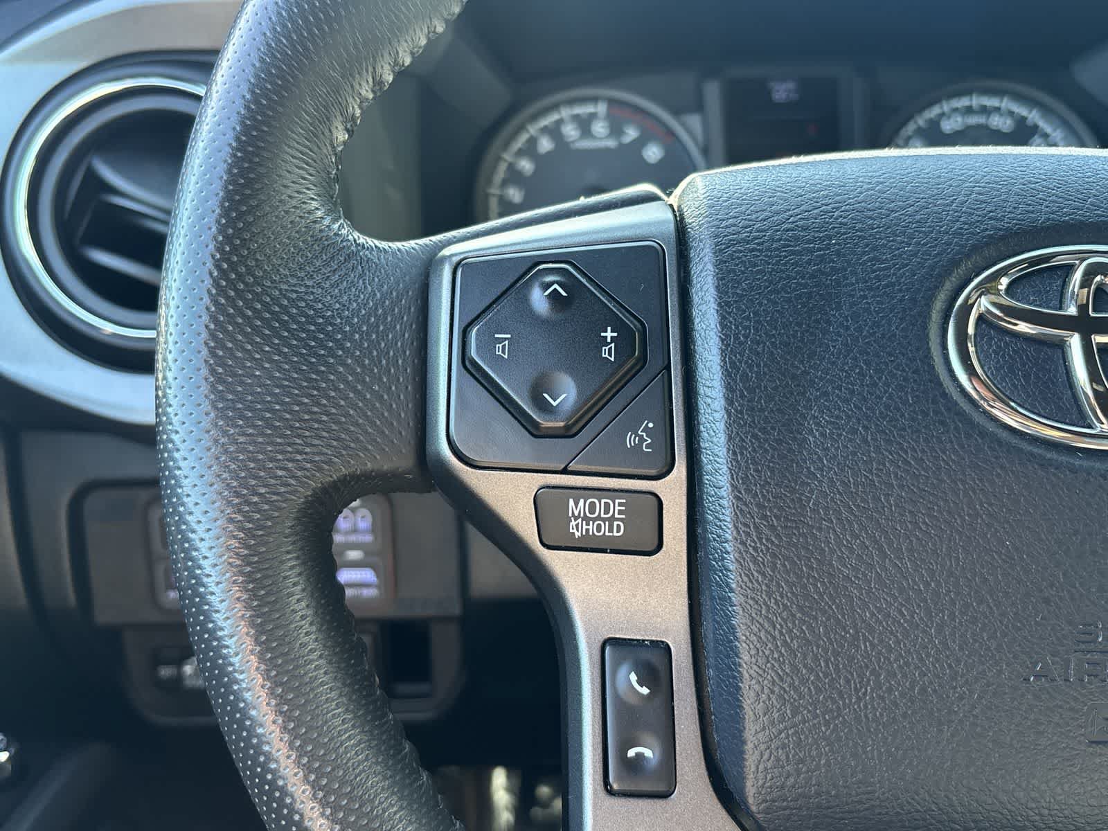 Used 2018 Toyota Tacoma TRD Sport w/ Technology Package AWD/4WD image 14