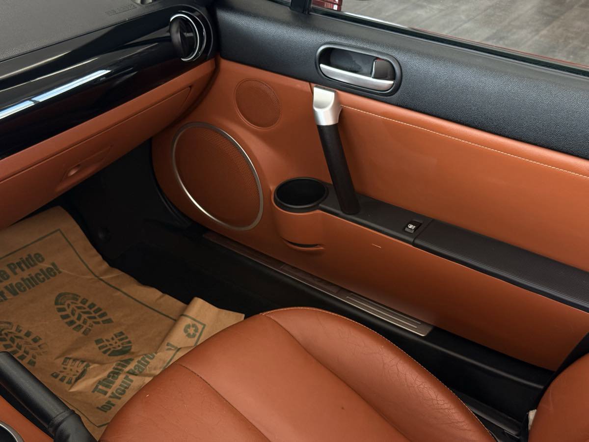 Used 2006 MAZDA MX-5 Miata Grand Touring w/ Premium Pkg RWD image 35
