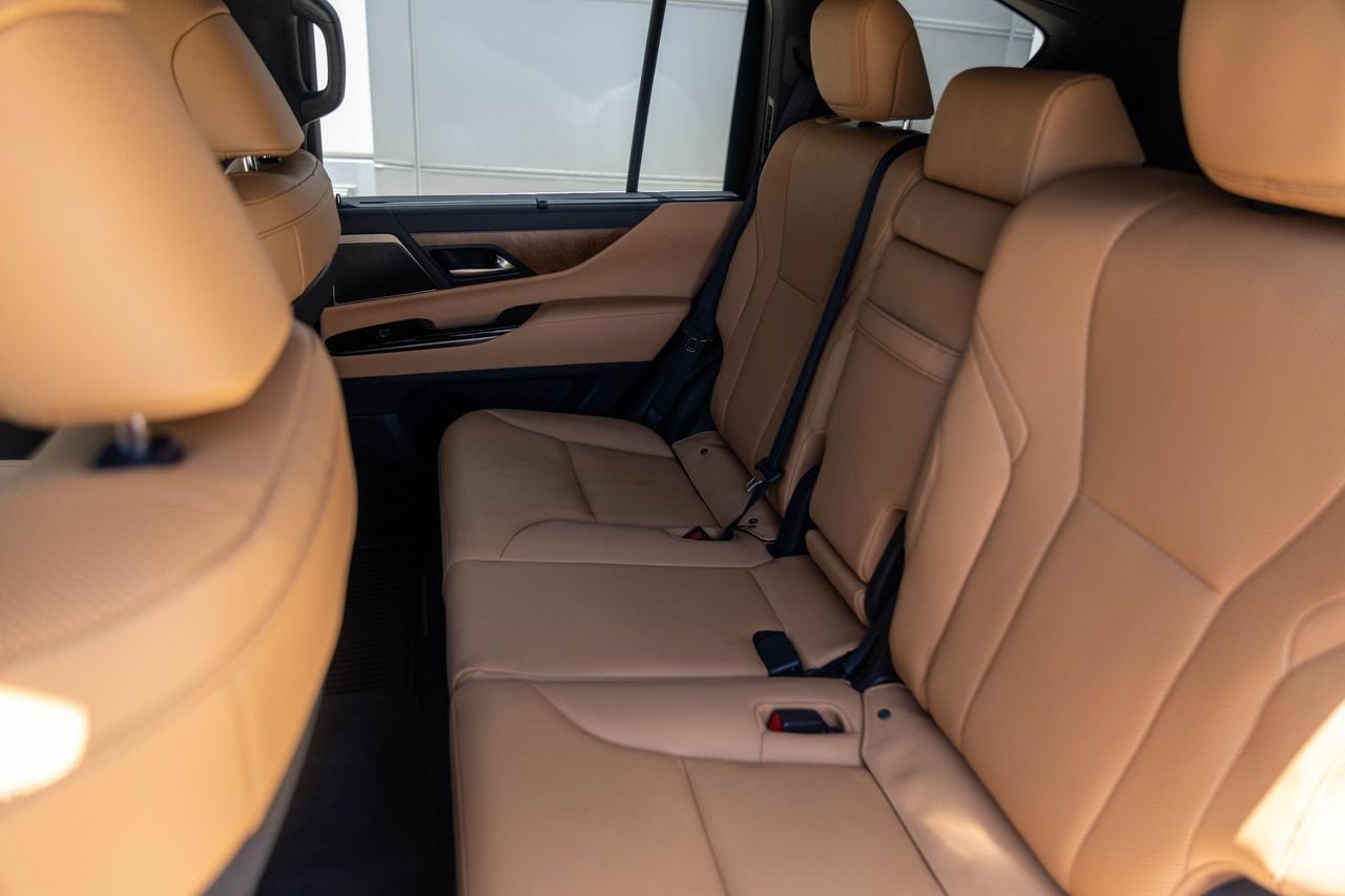 Used 2024 Lexus LX 600 4WD w/ Luxury Package image 36