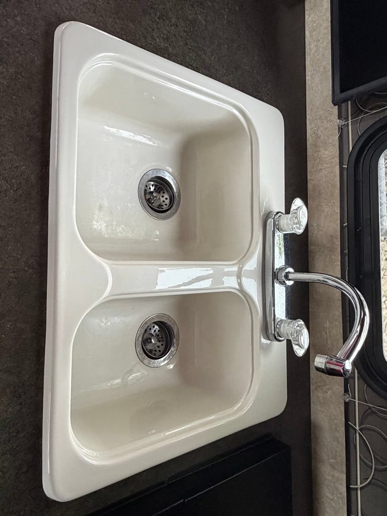 Used 2014 Ford E-450 and Econoline 450 Super Duty w/ Motorhome Prep Package RWD image 48
