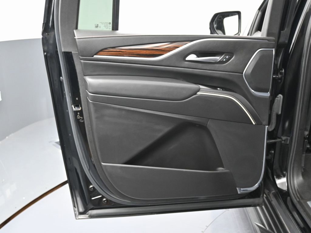 Used 2023 Cadillac Escalade ESV Premium Luxury image 45