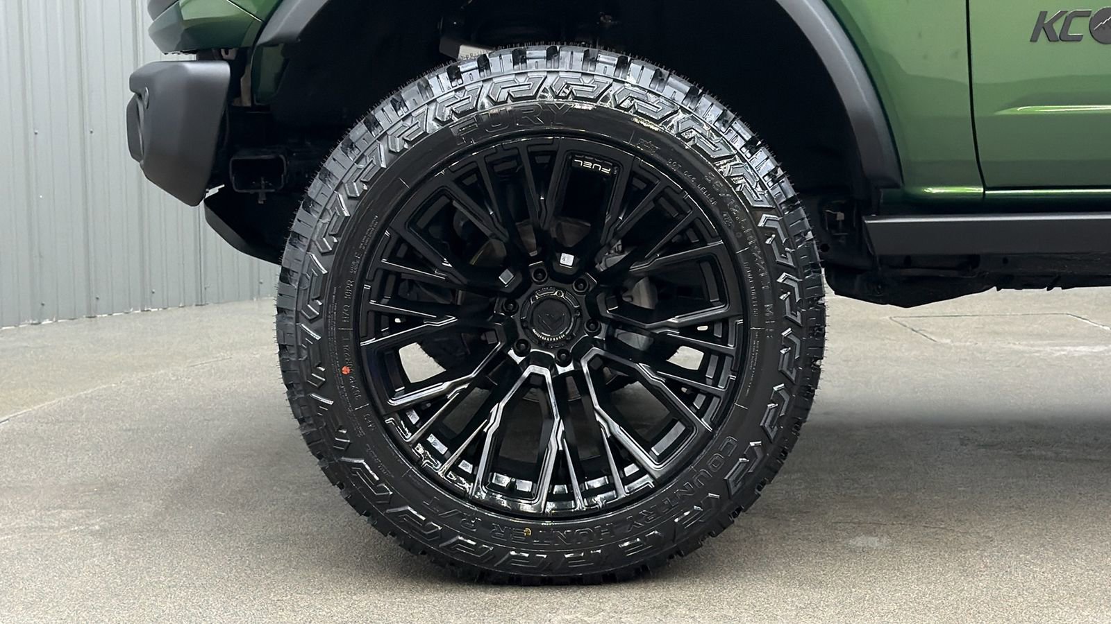 Used 2025 Ford Bronco Badlands image 12