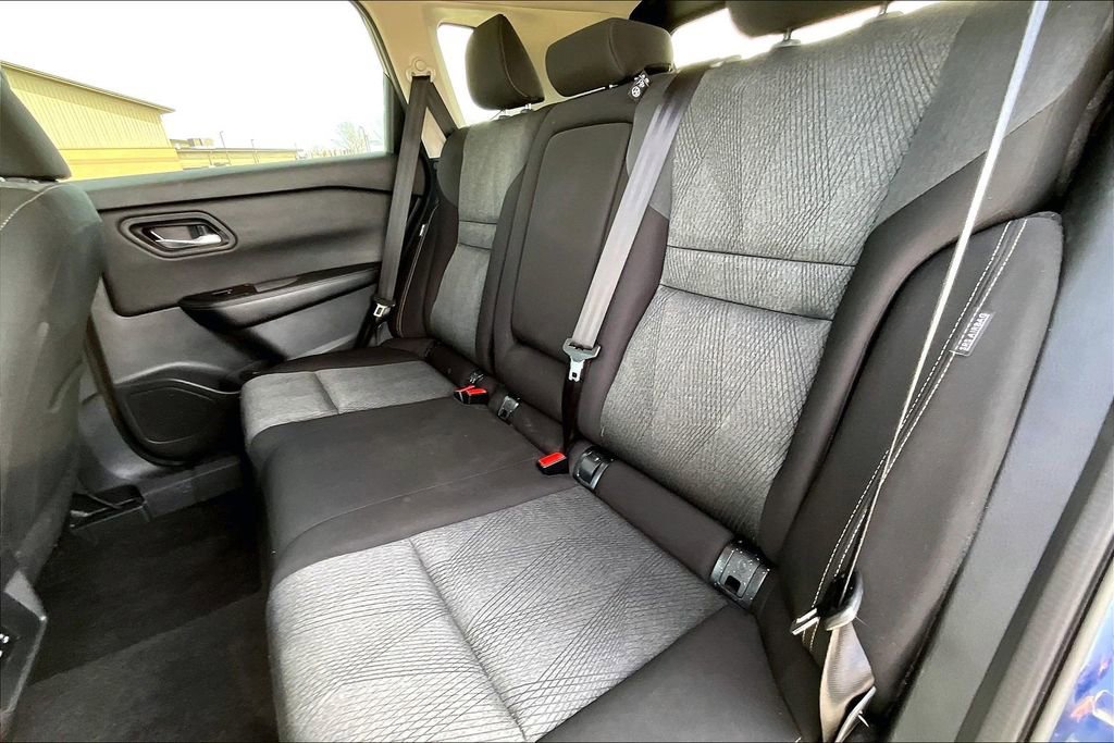 Used 2025 Nissan Rogue SV image 24