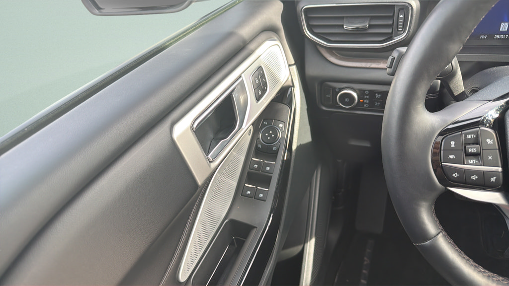 Certified 2023 Ford Explorer Platinum w/ Technology Package AWD/4WD image 21