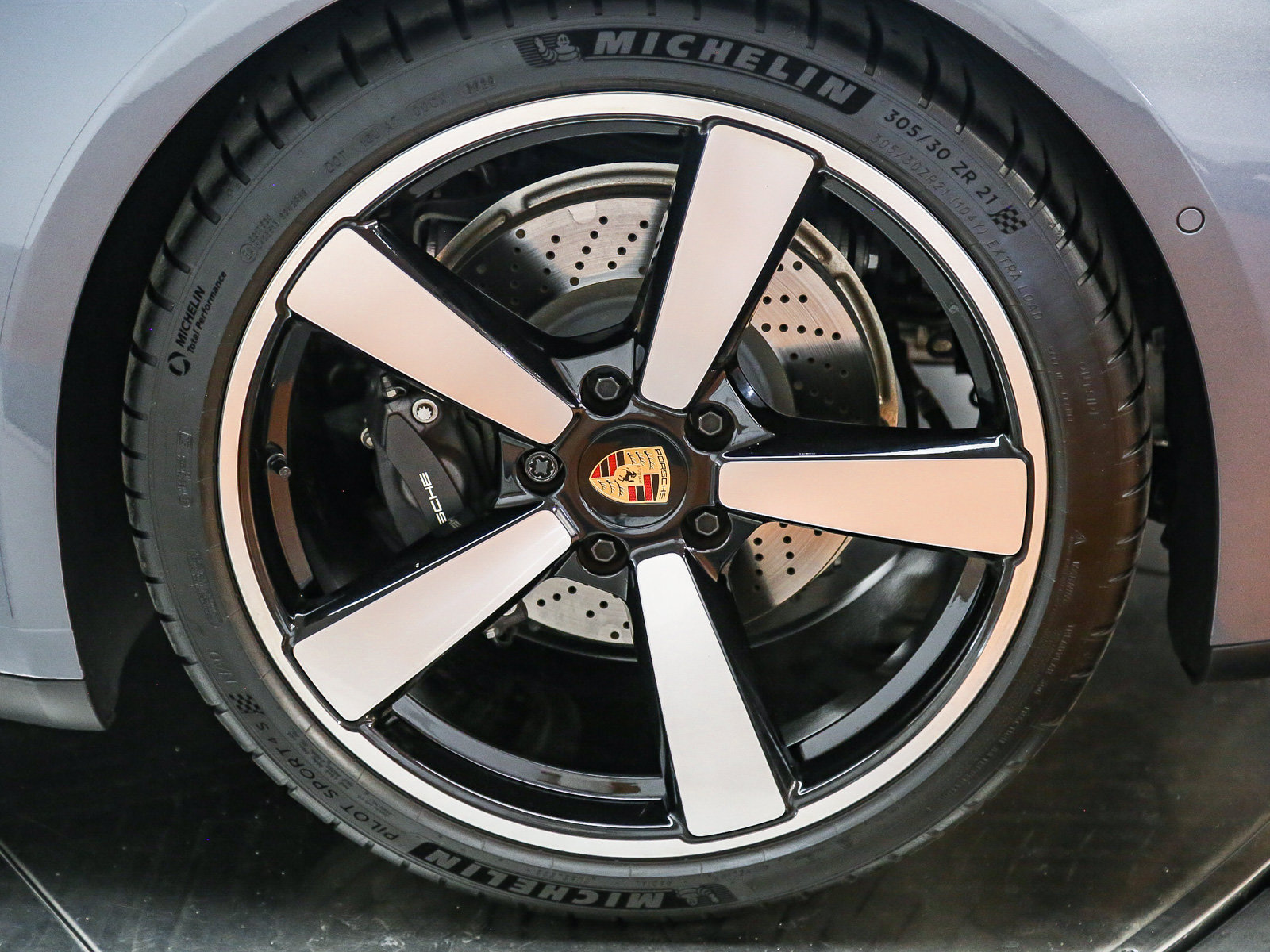 Certified 2025 Porsche 911 Carrera RWD image 14