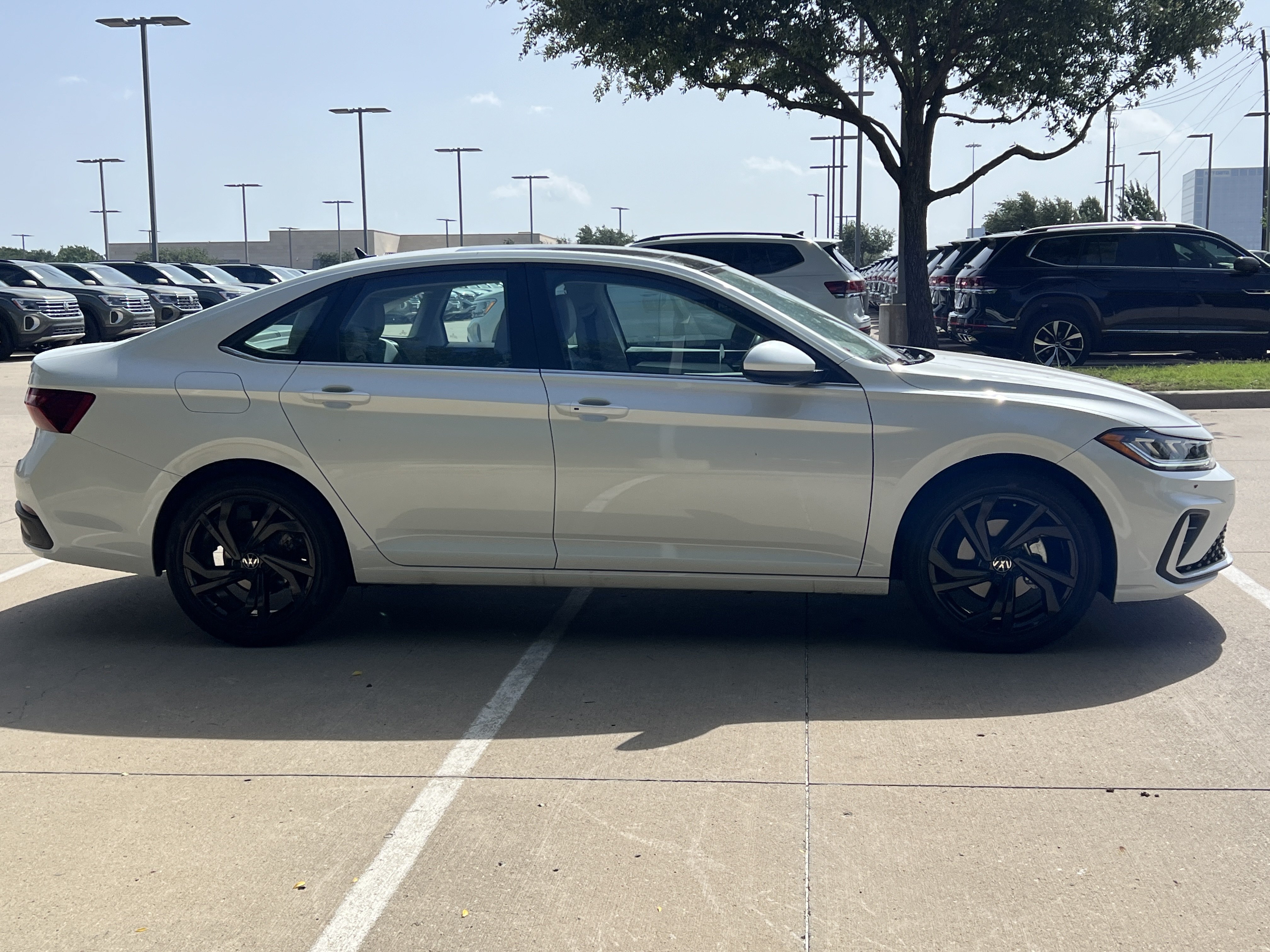 Certified 2026 Volkswagen Jetta SE w/ Black Wheel Package FWD image 11