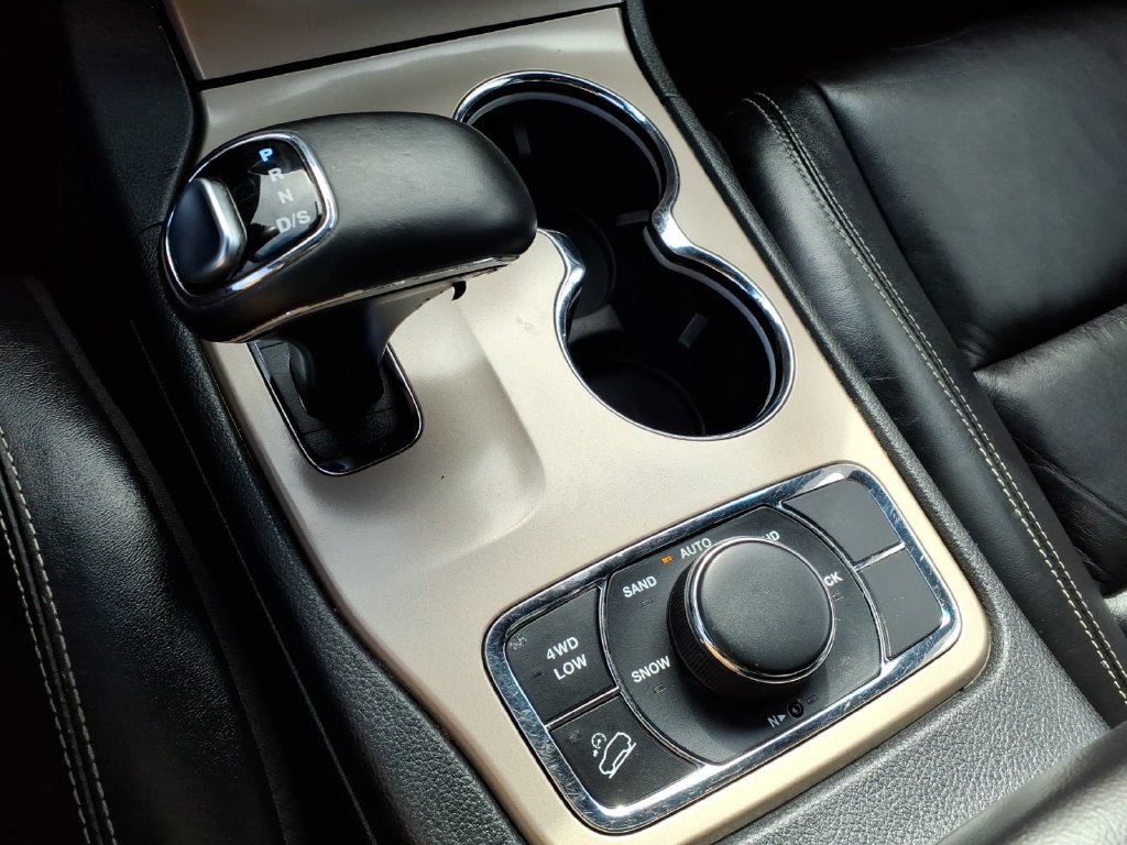 Used 2015 Jeep Grand Cherokee Limited AWD/4WD image 9