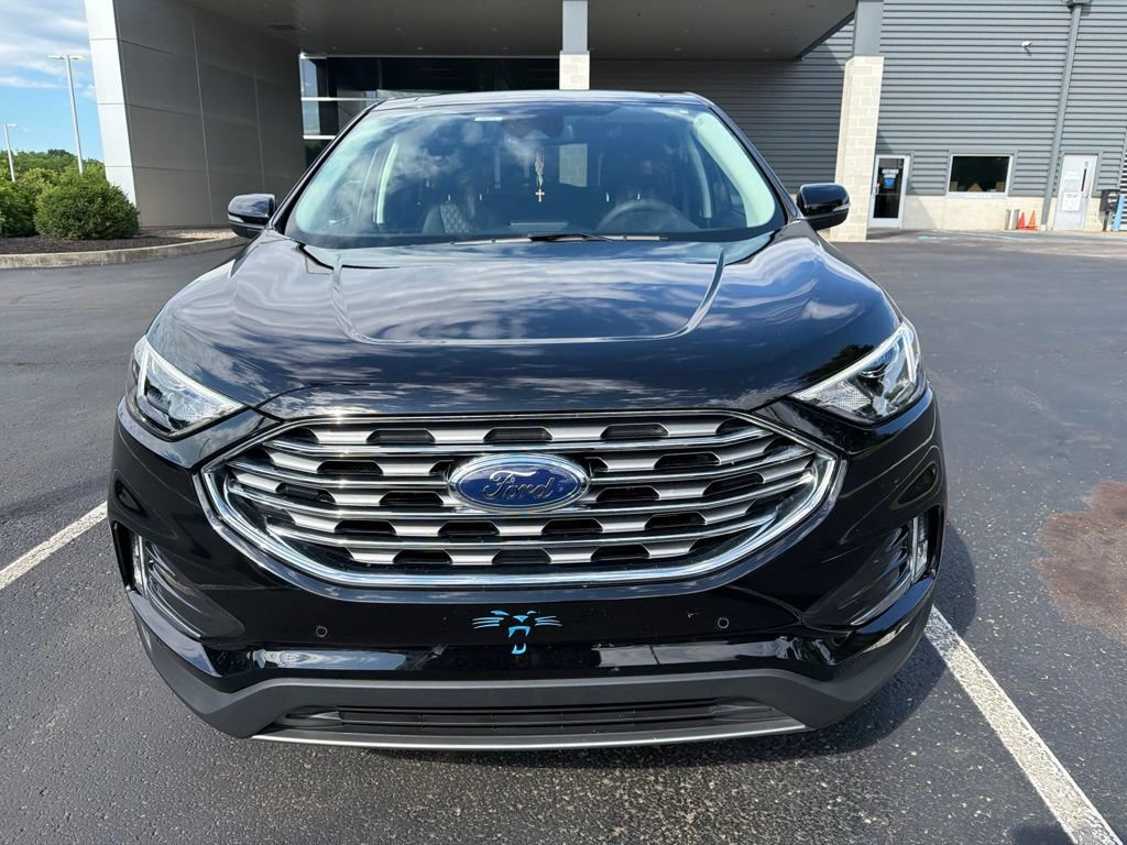 Used 2024 Ford Edge Titanium AWD/4WD image 2
