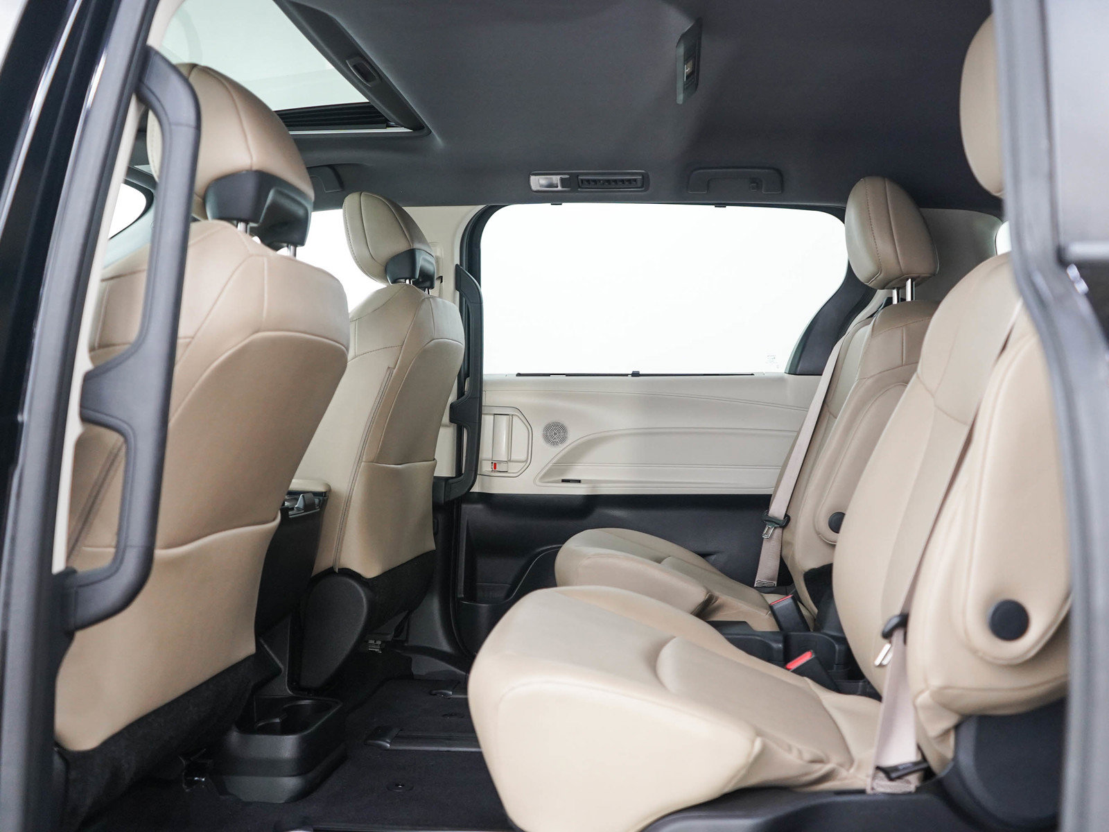Used 2023 Toyota Sienna XLE w/ XLE Plus Package AWD/4WD image 19