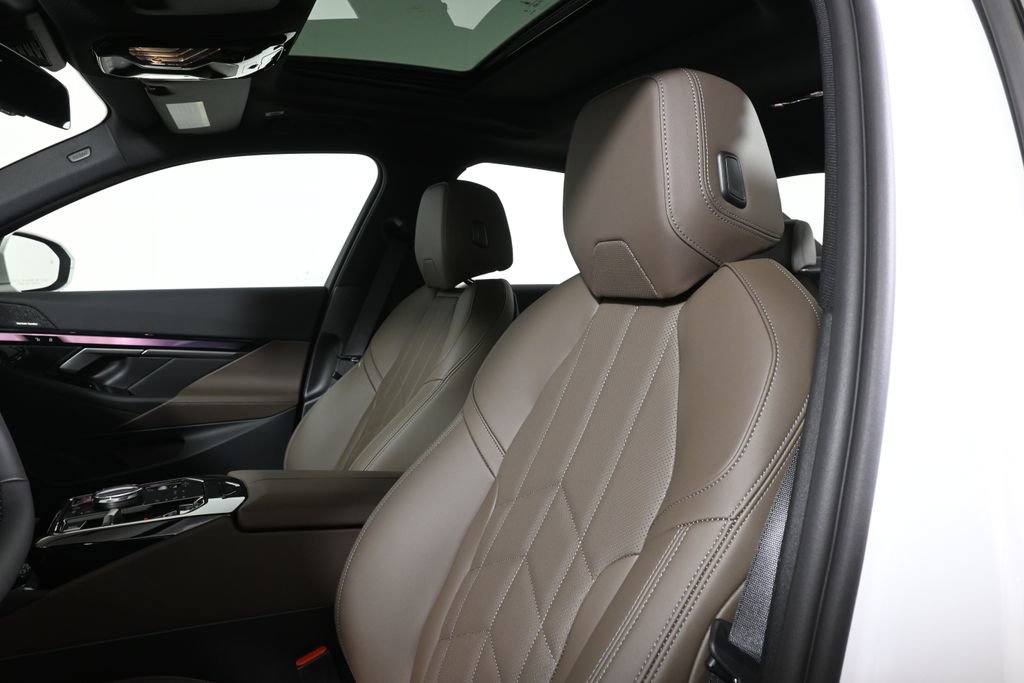 New 2027 BMW 530i xDrive w/ Premium Package AWD/4WD image 16